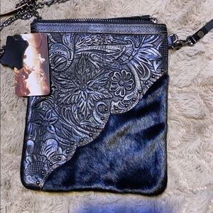 Black cross body Montana west purse